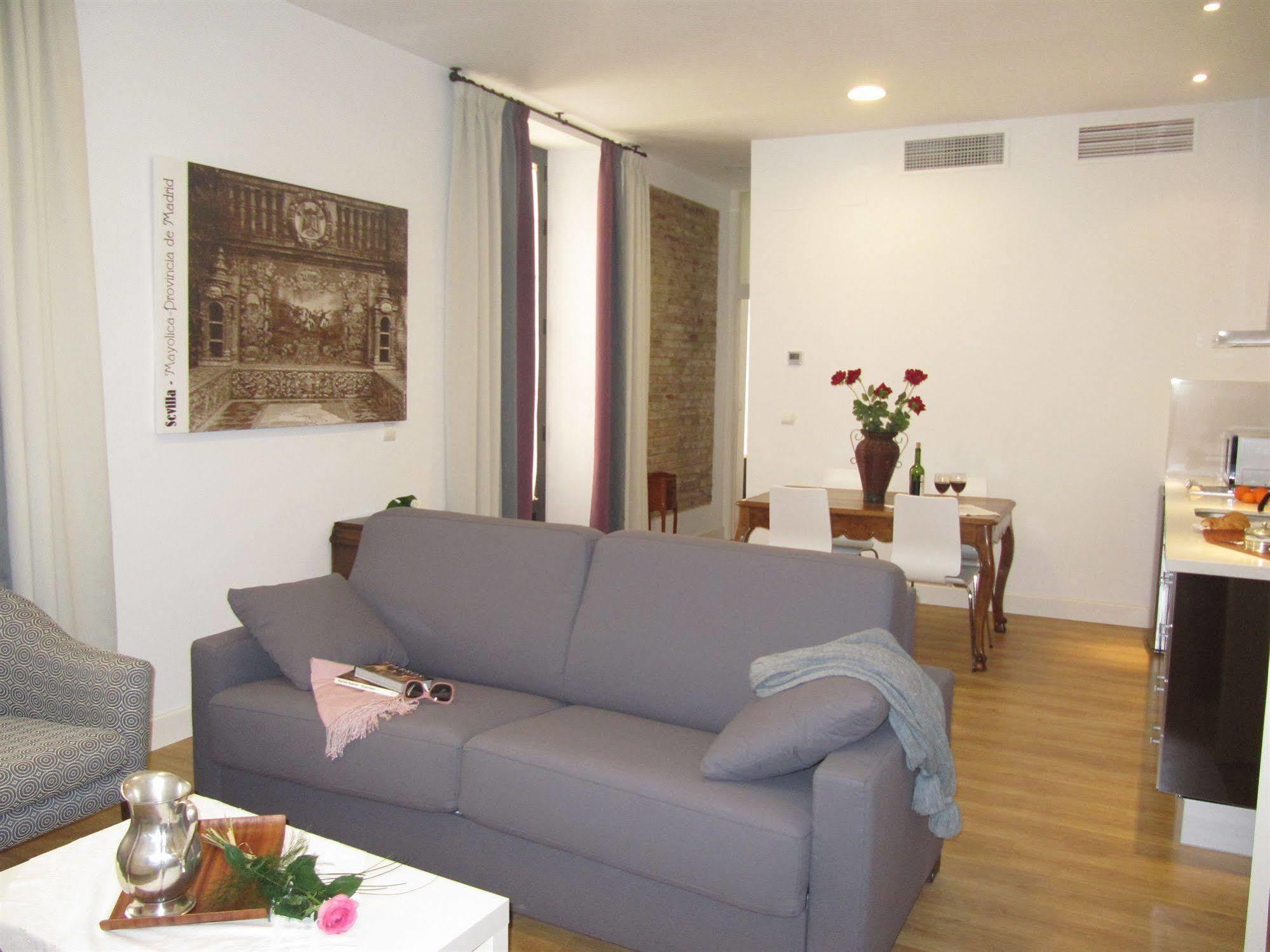 Life Apartments Alberto Lista إشبيلية المظهر الخارجي الصورة